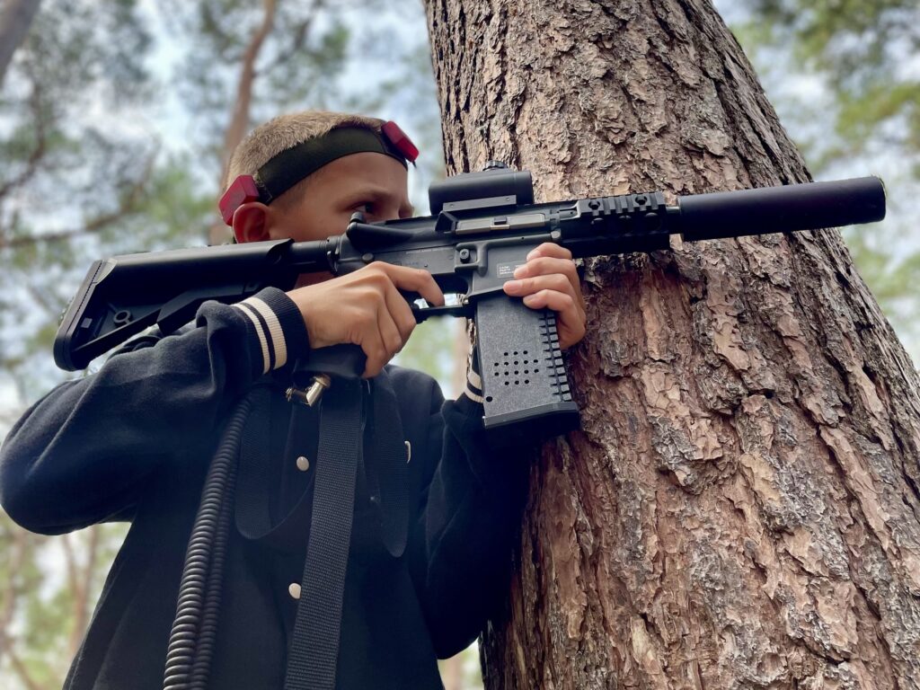 Najlepsze obozy i kolonie letnie dla dzieci Explorus Camp Wrocław paintball
